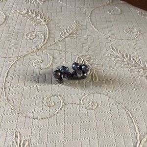 🌵Pair of faux pearl stud clusters in lavender EUC